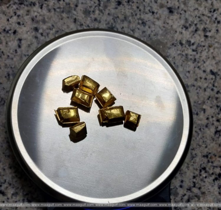 చాక్లెట్లలో బంగారం అక్రమ రవాణా..