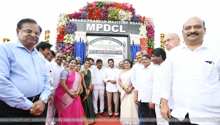 బందరు పోర్టు నిర్మాణ పనులను ప్రారంభించిన సీఎం జగన్