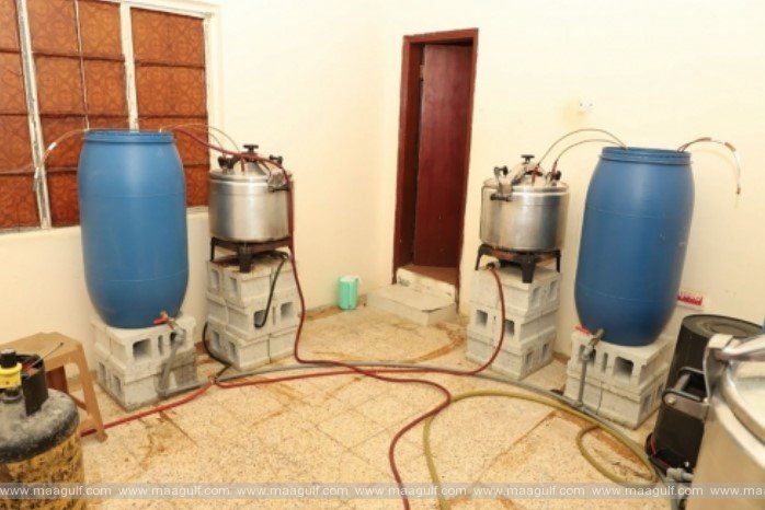 మత్తు పానీయాలు తయారీ.. ఇద్దరు ఆసియన్లు అరెస్ట్