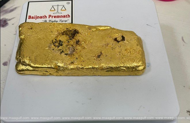 శంషాబాద్: పేస్టు రూపంలో బంగారం స్మగ్లింగ్