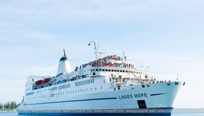 మస్కట్‌లో ప్రపంచంలోనే అతిపెద్ద తేలియాడే పుస్తక ప్రదర్శన