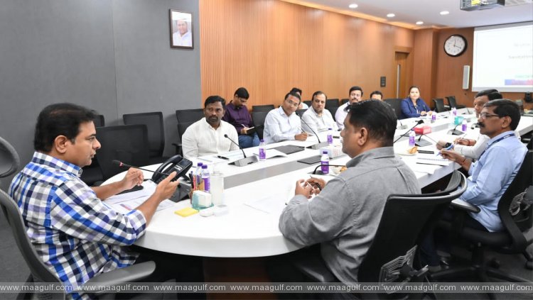 హైదరాబాద్‌లో వర్షాలపై మంత్రి కేటీఆర్‌ సమీక్ష