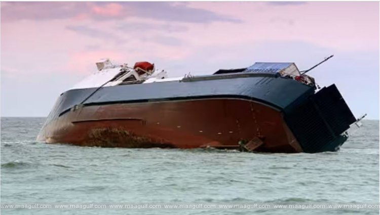 ఇండోనేషియాలో నౌక మునిగి 15 మంది మృతి