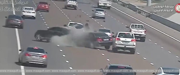 అబుధాబి హైవేపై ప్రమాదం: అలా చేయడం తీవ్రమైన ట్రాఫిక్ ఉల్లంఘన
