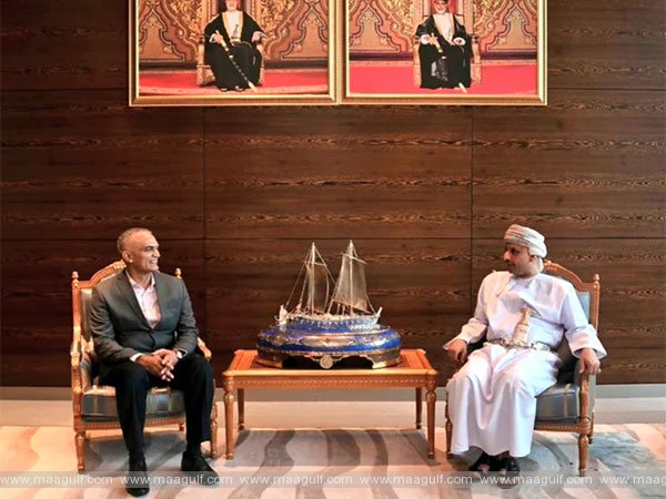 ఒమన్ లో పర్యటిస్తున్నభారత నావికాదళ అధిపతి