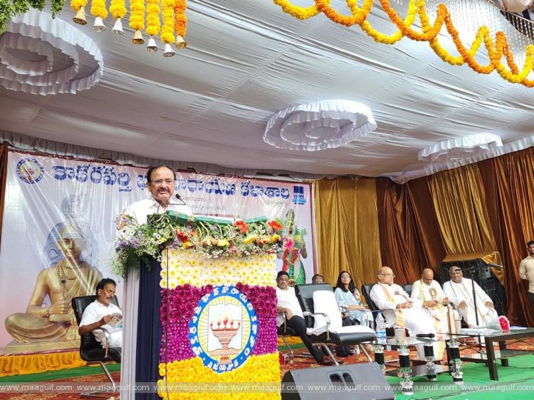 మన భాషను మనం కాపాడుకోవాలి, ముందు తరాలకు అందించాలి: వెంకయ్య నాయుడు