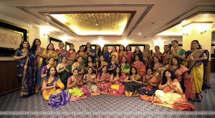 దుబాయ్ లో \'హ్యాండ్లూమ్ డే\' సందడి..చేనేత వస్త్రాల్లో కనువిందు చేసిన తెలుగు ఆడపడుచులు