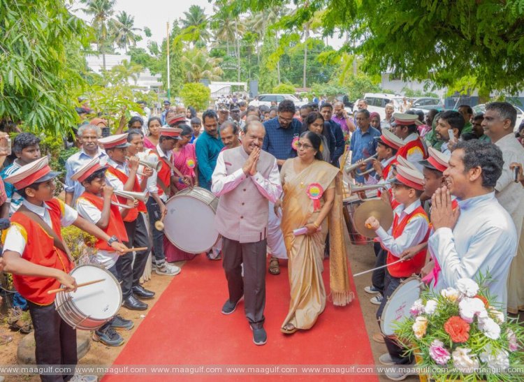 52 ఏళ్ల తర్వాత క్లాస్‌మేట్స్‌తో లులూ డైరెక్టర్ రీయూనియన్. Dh220,000 విరాళం