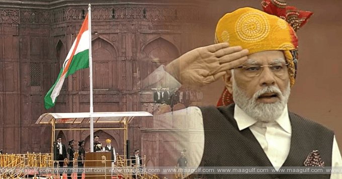 ఎర్రకోటపై జాతీయ జెండాను ఎగురవేసిన ప్రధాని మోదీ