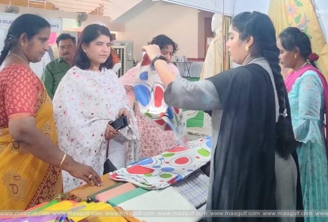 విజయవాడలో సందర్శకులను విశేషంగా ఆకర్షిస్తున్న చేనేత ప్రదర్శన