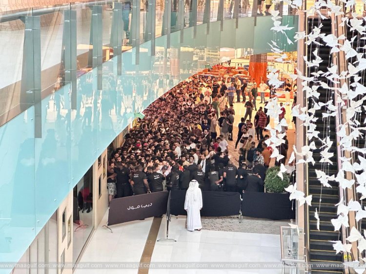 Apple store opens in Dubai Mall to customers waiting in long queue for hours
