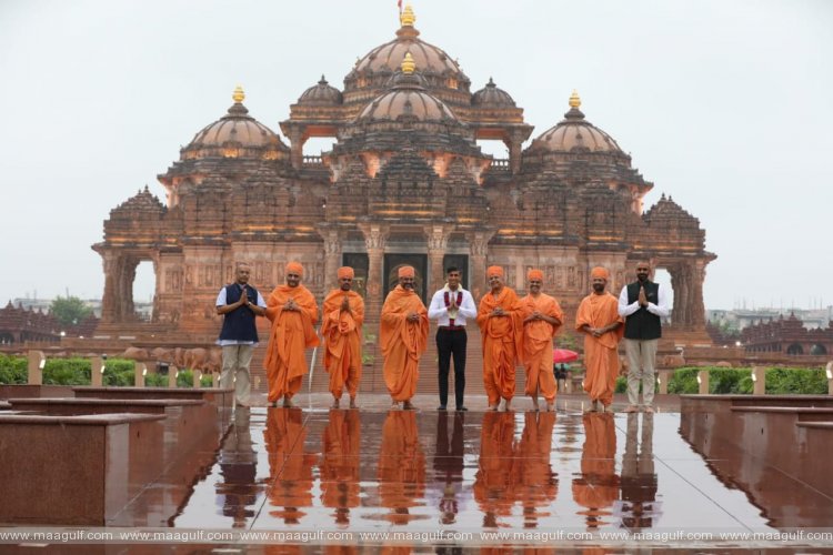20 UK PM Rishi Sunak Visits BAPS Swaminarayan Akshardham Temple in Delhi