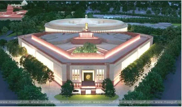 కొత్త పార్లమెంట్.. కొత్త డ్రెస్..