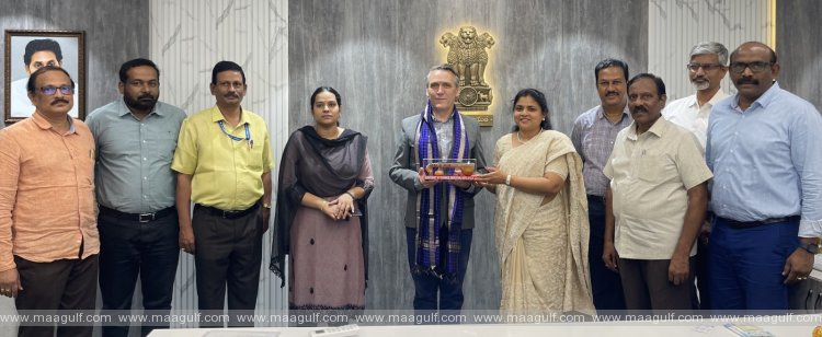 ఆంగ్ల బాష పై పట్టుతోనే అంతర్జాతీయ అవకాశాలు...