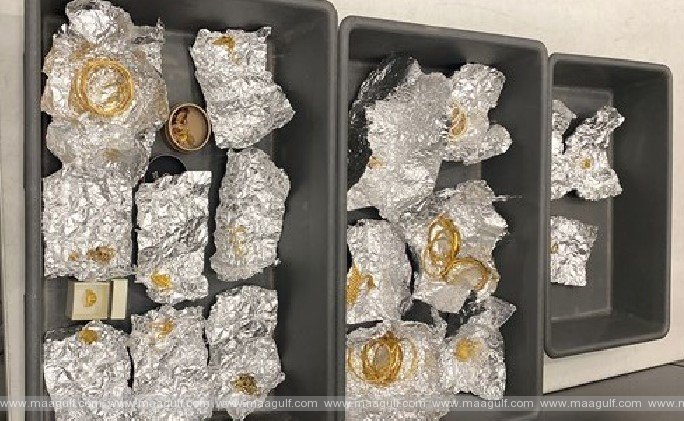 ప్రవాసుడి వద్ద 10,000 KD విలువైన బంగారు ఆభరణాలు స్వాధీనం