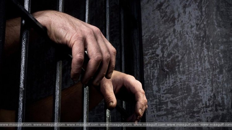 విమానంలో లవ్ నోట్ వ్యవహారం.. వ్యక్తికి జైలుశిక్ష, బహిష్కరణ