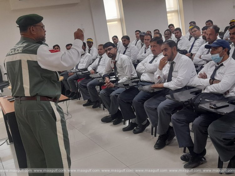 20 Dubai Police Organises Informative Lectures and Workshops for Government Employees