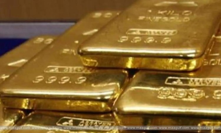 85 లక్షల బంగారం తీసుకెళ్తూ.. పట్టుబడ్డ ప్రయాణికులు