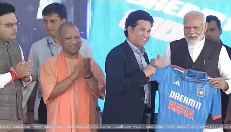 సచిన్ చేతుల మీదగా జెర్సీ అందుకున్న ప్రధాని మోడీ