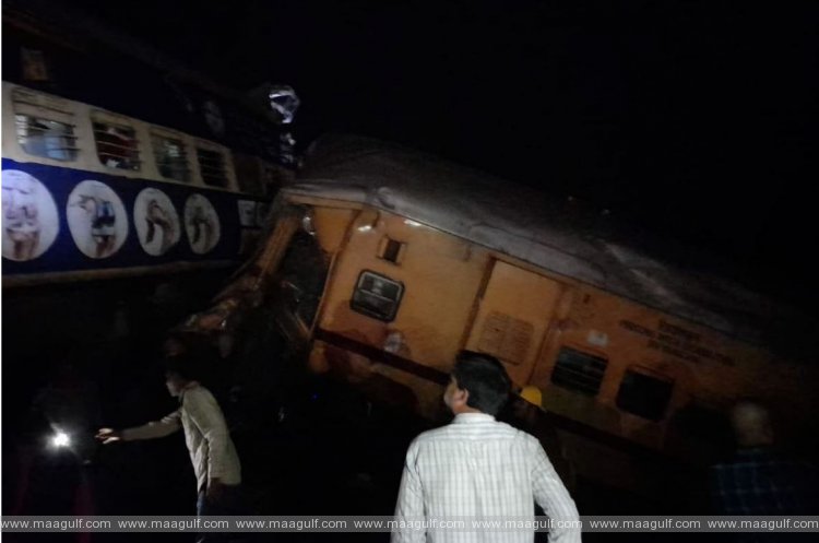 ఏపీలో ఘోర రైలు ప్రమాదం.. రెండు రైళ్లు ఢీ