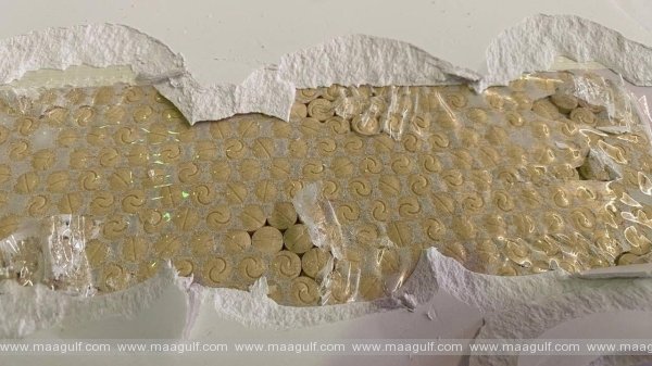 బాతా క్రాసింగ్ వద్ద 403గ్రా హెరాయిన్, 2,500 అక్రమ మాత్రలు స్వాధీనం