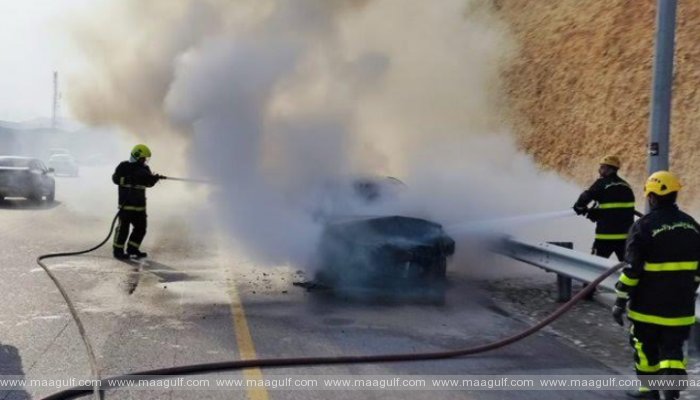 సీబ్‌లో వాహనం దగ్ధం.. తప్పిన ముప్పు