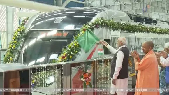 పట్టాలపై నమో భారత్‌ పరుగులు.. జెండా ఊపి, రైల్లో ప్రయాణించిన మోదీ