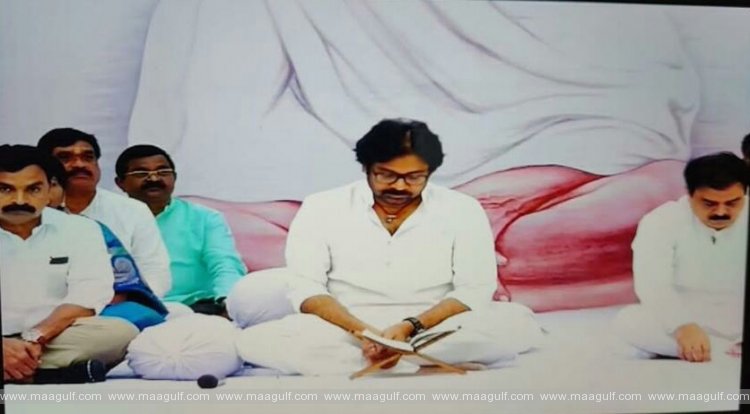 మచిలీపట్నంలో పవన్ కళ్యాణ్ మౌనదీక్ష