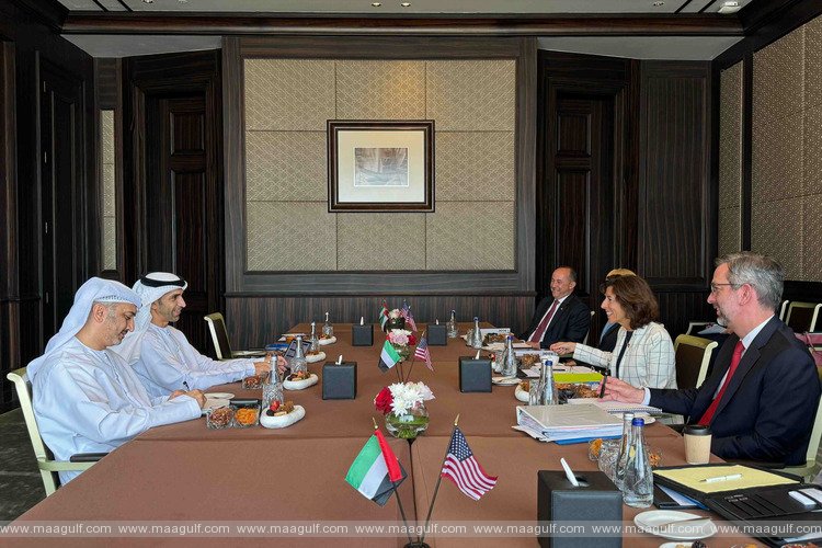 Thani Al Zeyoudi meets US Secretary of Commerce to advance bilateral trade and investment ties