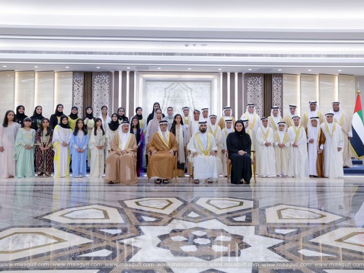 Sheikh Mohammed meets with members of Emirati Children’s Parliament
