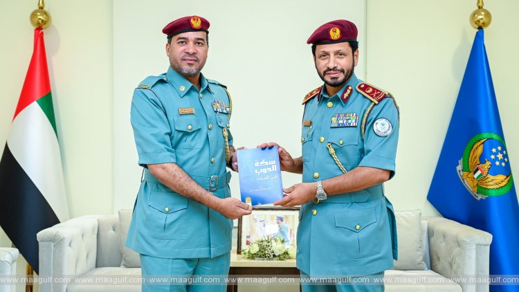 Al Shamsi receives Al Naqbi\'s book on leadership