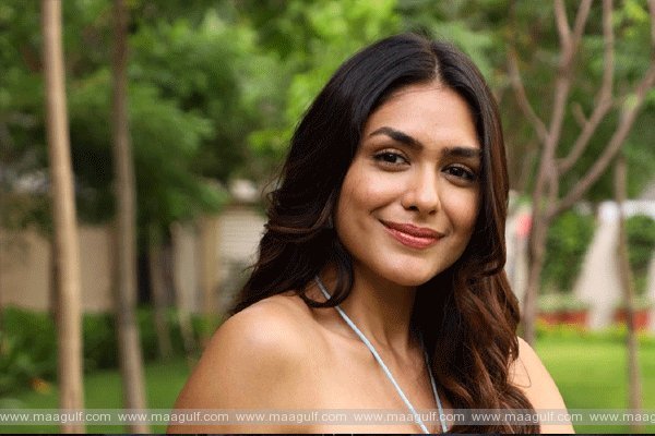 తమిళంలో మృణాల్ ఠాకూర్.! భలే ఛాన్స్ కొట్టేసిందిగా