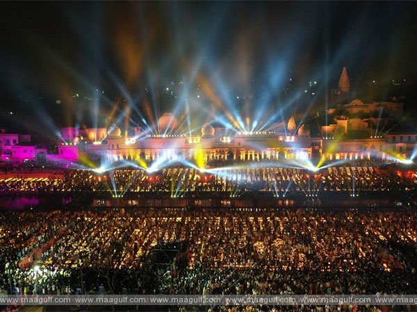 అయోధ్యలో అంగరంగ వైభవంగా దీపోత్సవం..