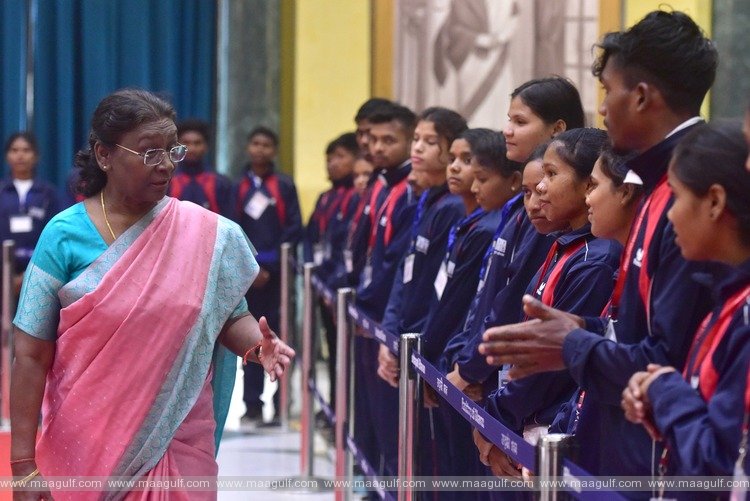 20 Youth Delegation attending Tribal Youth Exchange Programme call on the President