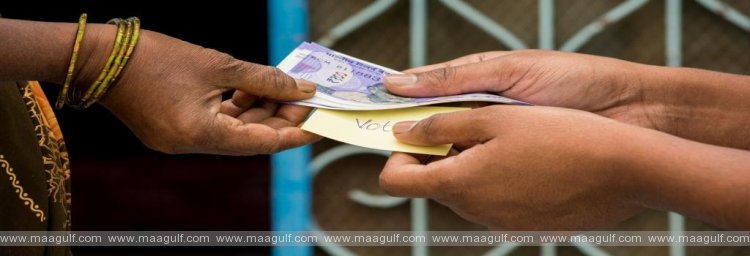 ఓటుకు నోటు.! ఓటర్లను కొనేస్తున్న కరెన్సీ నోట్లు.!