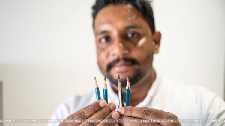 పెన్సిల్ మొనలపై దుబాయ్ ఐకానిక్ ల్యాండ్‌మార్క్‌లు చెక్కిన మాజీ క్యాబ్ డ్రైవర్‌