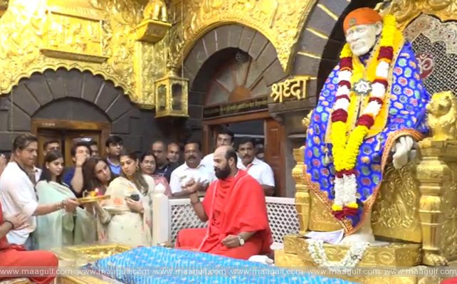 1 షిర్డీ సాయిబాబా మందిరంలో షారుక్ ఖాన్ పూజలు