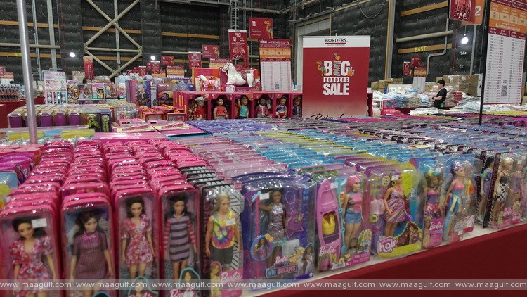 Grand Shopping Spectacle: The Epic \'Big Borders Sale\'