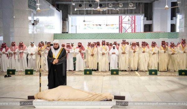 Crown Prince performs funeral prayers for Prince Mamdouh bin Abdulaziz