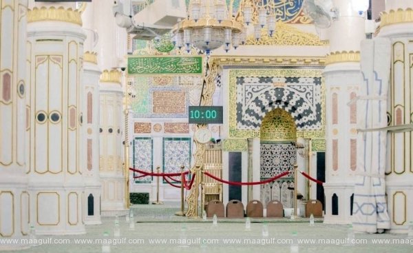 విజటర్స్ ఎంట్రీ కోసం ఆటోమేటెడ్ గేట్ల వద్ద బార్‌కోడ్‌ స్కానర్లు