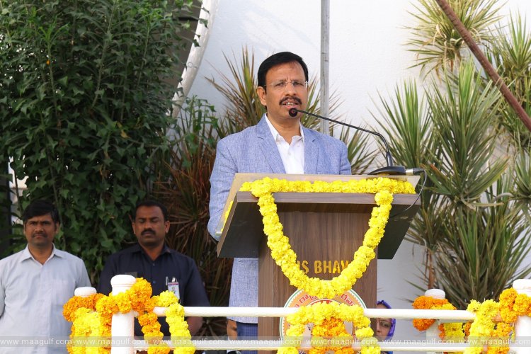 జాతీయ జెండాను ఆవిష్కరించిన టీఎస్‌ఆర్టీసీ ఎండీ సజ్జనర్