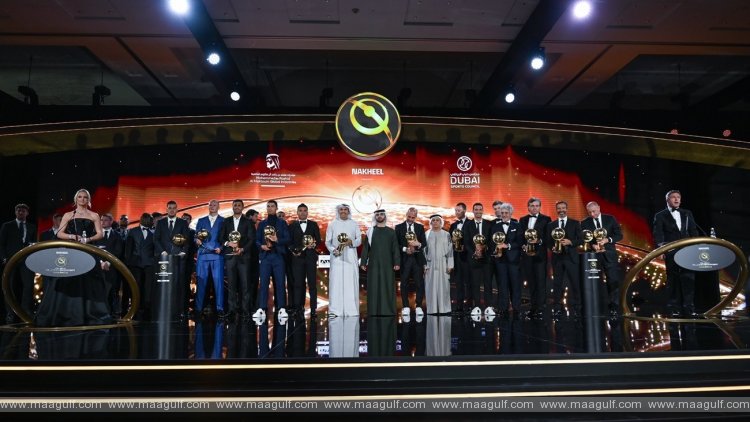 20 Mansoor bin Mohammed crowns the winners of the 14th Dubai Globe Soccer Awards