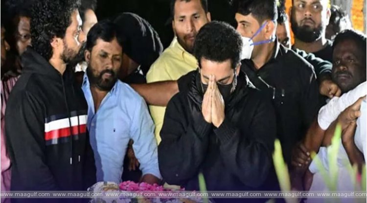 ఎన్టీఆర్‌కు నివాళులర్పించిన తారక్‌, కల్యాణ్‌రామ్‌