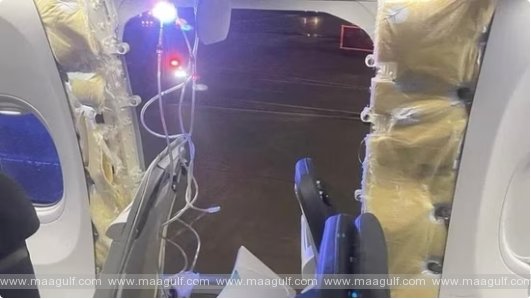 గాలిలో విరిగిన విమానం కిటికీ..