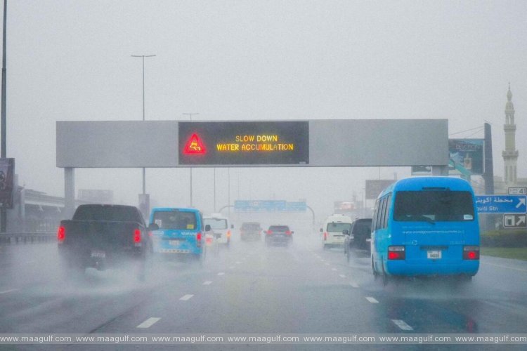 షేక్ జాయెద్ రోడ్డులో నిలిచిన వరద..!