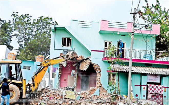 1 ఏపీ: దళిత మహిళ ఇల్లు కూల్చివేత...