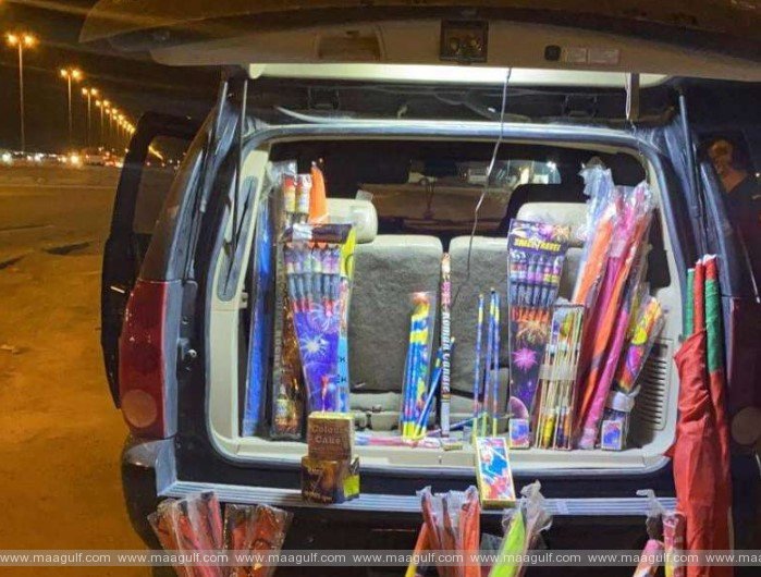 క్రాకర్స్ విక్రయం.. ఇద్దరు వ్యక్తులు అరెస్ట్