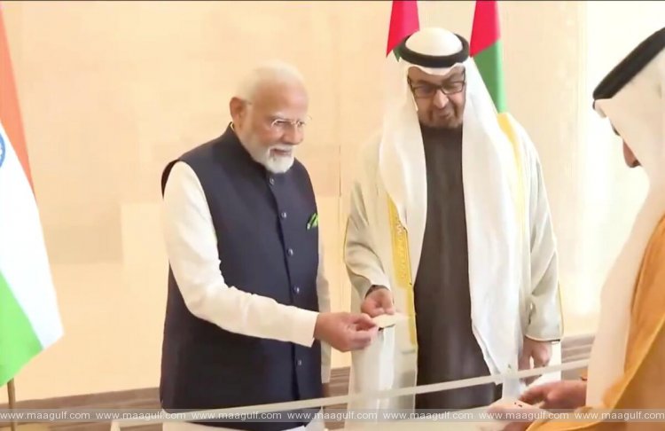 రూపే కార్డును ప్రారంభించిన  షేక్ మొహమ్మద్, పీఎం మోదీ