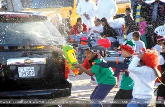 బెలూన్‌లు, వాటర్ గన్‌ అమ్మకాలను నిషేధం