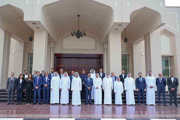 20 Sheikh Hamdan meets with philanthropic businessmen in Dubai